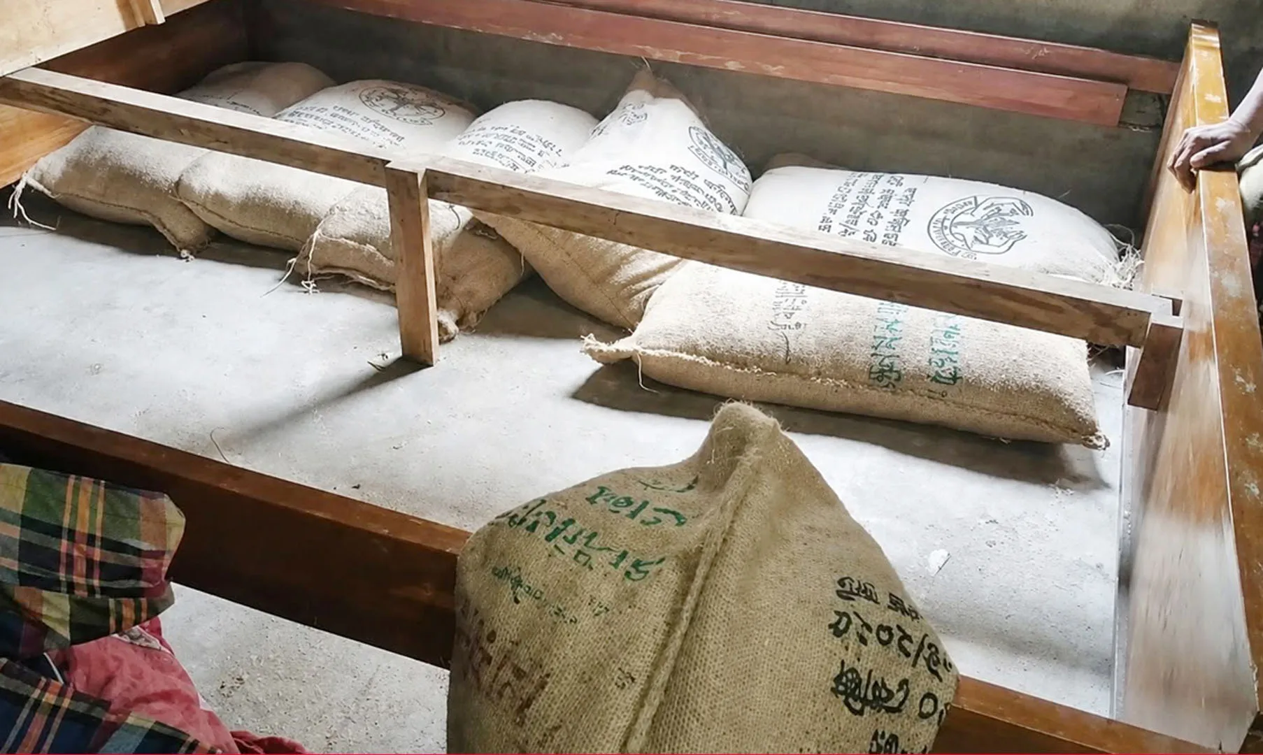 বসতঘরের খাটের নিচ থেকে জেলেদের খাদ্য সহায়তার ৩৪ বস্তা চাল উদ্ধার